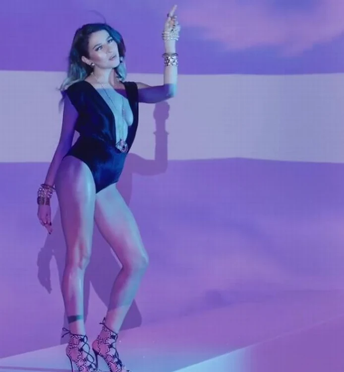 Lidia Buble a purtat un body extrem de decoltat