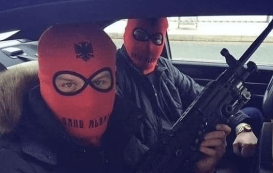 Arme, droguri și femei. Stilul de viață al rapperilor albanezi din UK, un model pentru tinerii din țara est-europeană FOTO VIDEO