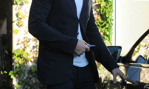 Orlando Bloom Gets Haircut And Color In West Hollywood jpeg