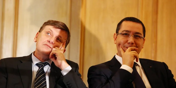 Crin Antonescu şi Victor Ponta se uită în direcţii diferite când vine vorba de modificarea Constituţiei