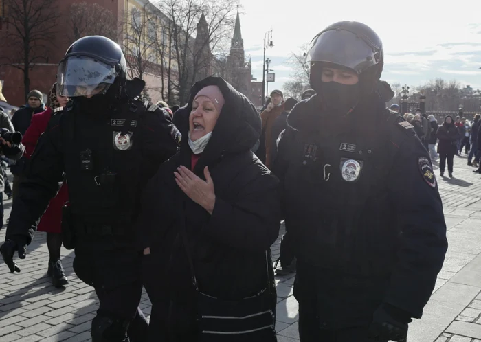 Manifestantă anti-război arestată duminică la Moscova FOTO EPA-EFE