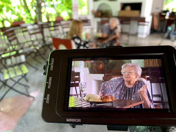 Draga Olteanu Matei locuiește la Piatra Neamț