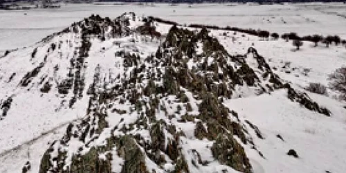 Zăpadă pe Munţii Măcinului la Greci - Dobrogea Sursa Ştefan Cioran