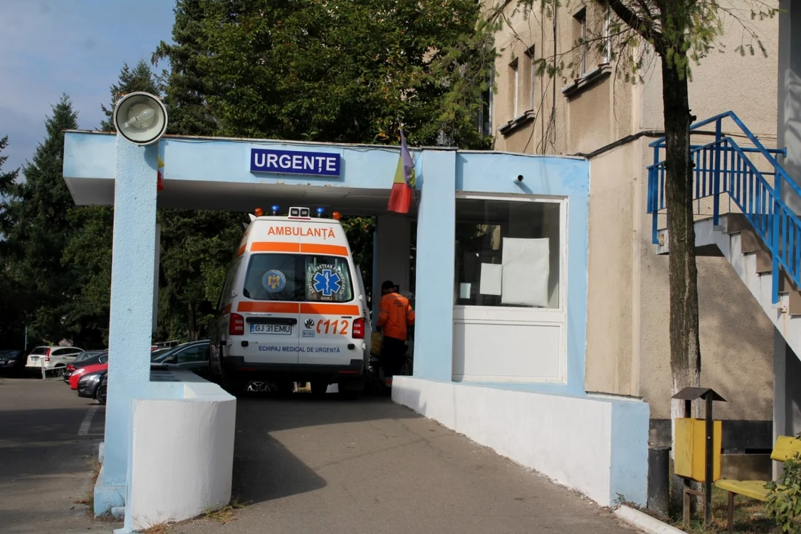 Pacienta a stat în ambulanţă aproximativ trei ore                                                                  Foto: Alin Ion
