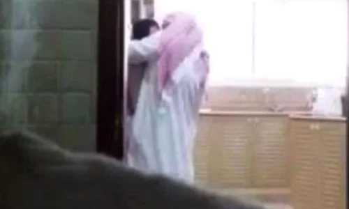 Femeia l a filmat pe soţul ei în timp ce se săruta cu menanjera jpeg