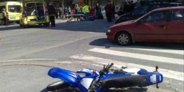 Bucureşti: Mopedist rănit grav după ce a intrat într-un autoturism