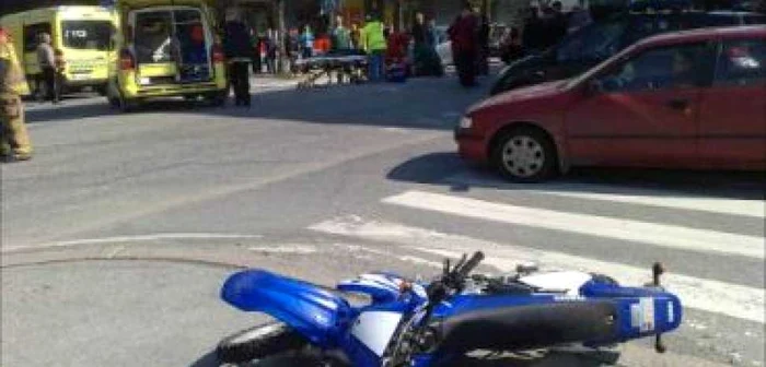 Bucureşti: Mopedist rănit grav după ce a intrat într-un autoturism