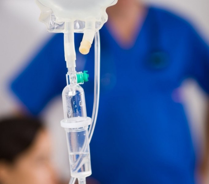 Două copile au intrat în comă, după ce sora lor, o adolescentă de 16 ani, le-a spălat cu o soluție pentru deparazitarea oilor