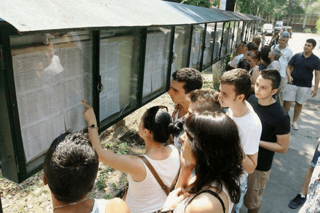 Reforma în Educație începe cu liceul. Experții recomandă mai puțin conținut și mai multă învățare profundă