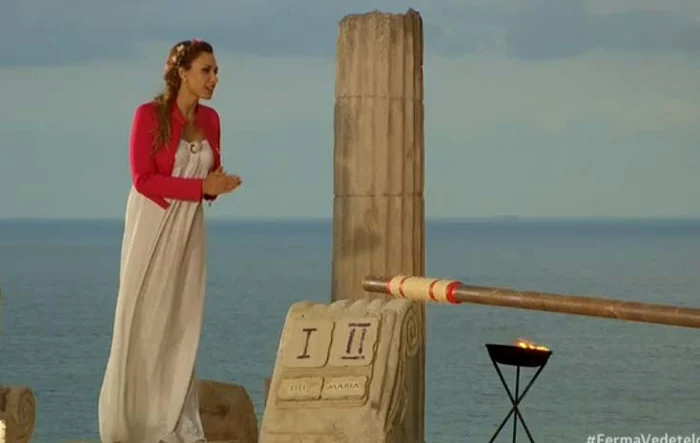 
    Iulia Vântur a decis ca Lili Sandu să rămână în show, deşi a pierdut duelul cu Maria Constantin Foto: captură Pro Tv  