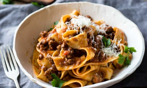 ragu de carnati si carne de vita cu paste jpeg
