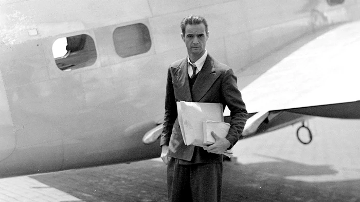 
    Howard Hughes, un geniu excentricsursa foto: Forbes.com  