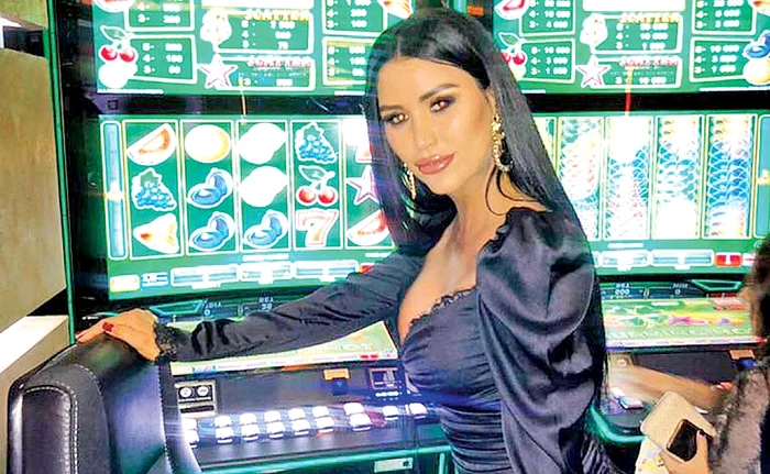 
    Daniela și-a afișat și bustul siliconat  