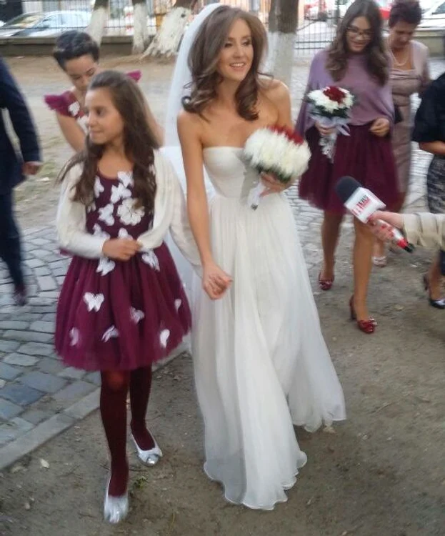 
    Oana a ajuns la biserica Sf. Gheorghe cu câteva minute înainte de începerea ceremonieiFoto Mihai Ionescu  