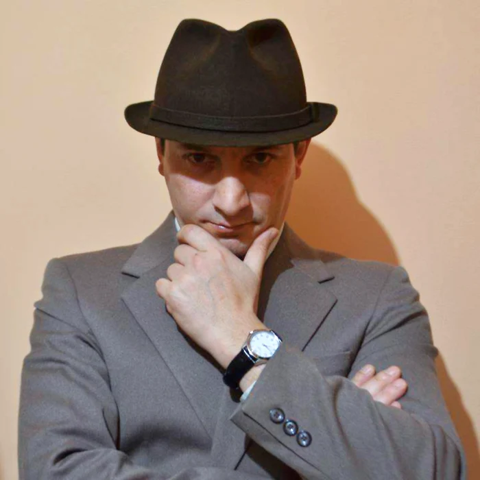 
    Gabriel Dedu  are 41 de ani şi  era în învăţământ  de 20 de ani   