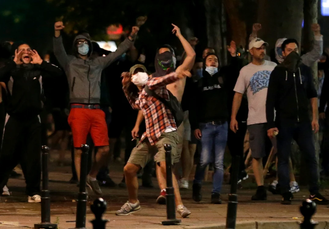 Au existat altercaţii între poliţişti şi manifestanţi 