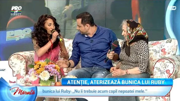 Ruby şi bunica ei pe canapeaua lui Cătălin Măruţă