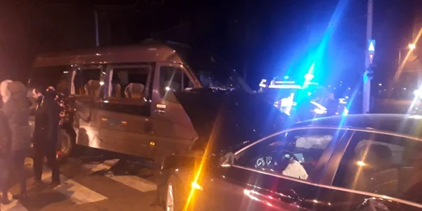 Accident microbuz ambulanta pe calea plevnei