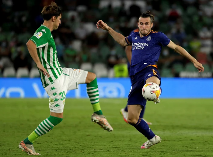 
    Gareth Bale se luptă cu apărarea lui BetisFoto: EPA-EFE  