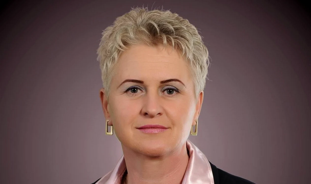 Fosta primariţă UDMR a comunei bihorene Sălacea Porsztner Sarolta a încasat lunar, vreme de 5 ani, "bacşiş" de la toţi subalternii, dar instanţele au considerat că nu e mită. FOTO: Facebook