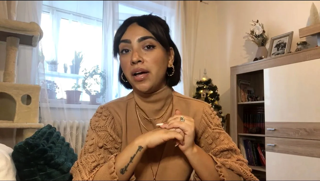 Yelna este jumătate iraniană, jumătate bengaleză. FOTO: Captură video