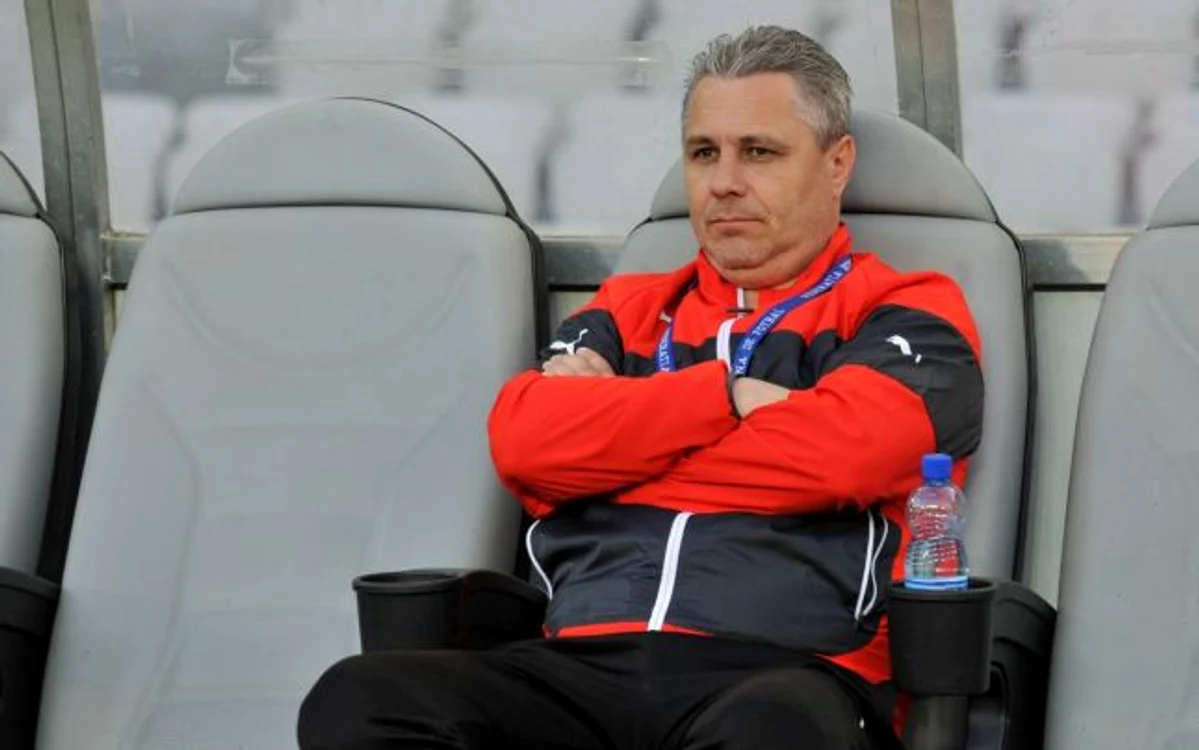
    Marius Şumudică a răspuns ironic la întrebarea despre jocurile de norocFoto Click!  