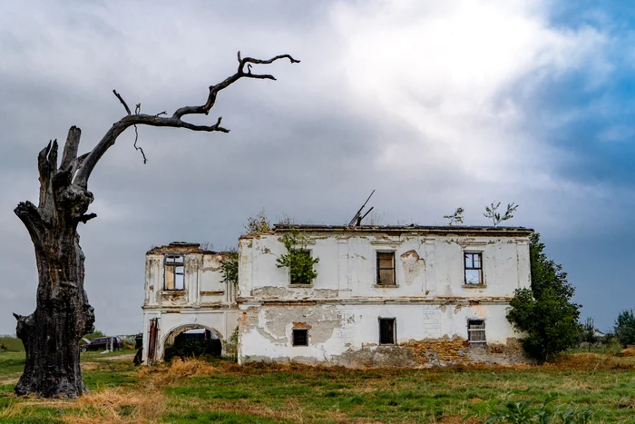 Conacul Catargiu, trist vestigiu al unor vremuri cândva faste FOTO Fabian Balint