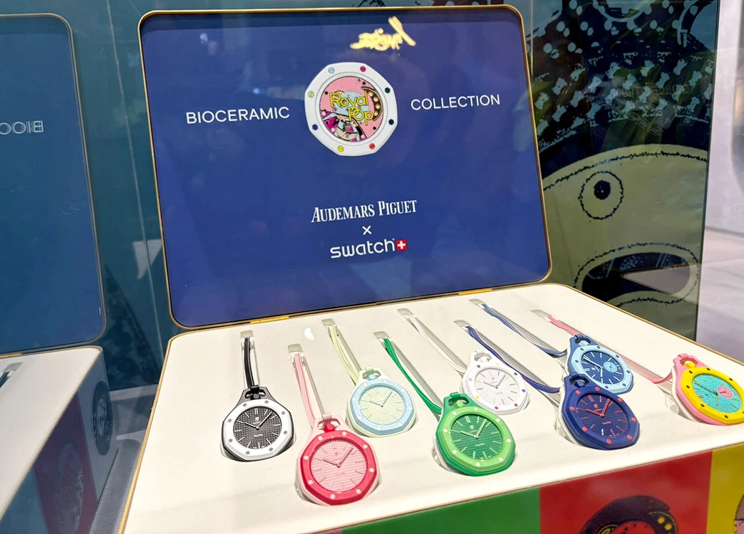 Ceasul „Royal Pop” este o colaborare între Swatch şi brandul de lux Audemars Piguet