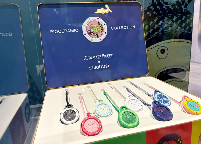 Ceasul „Royal Pop” este o colaborare între Swatch şi brandul de lux Audemars Piguet