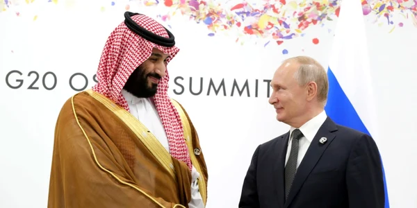 Preşedintele rus Vladimir Putin dă mâna cu prinţul Mohammed bin Salman al Arabiei Saudite la summit-ul G20 din Osaka Japonia FOTO EPA-EFE/Mikhael Klimentyev
