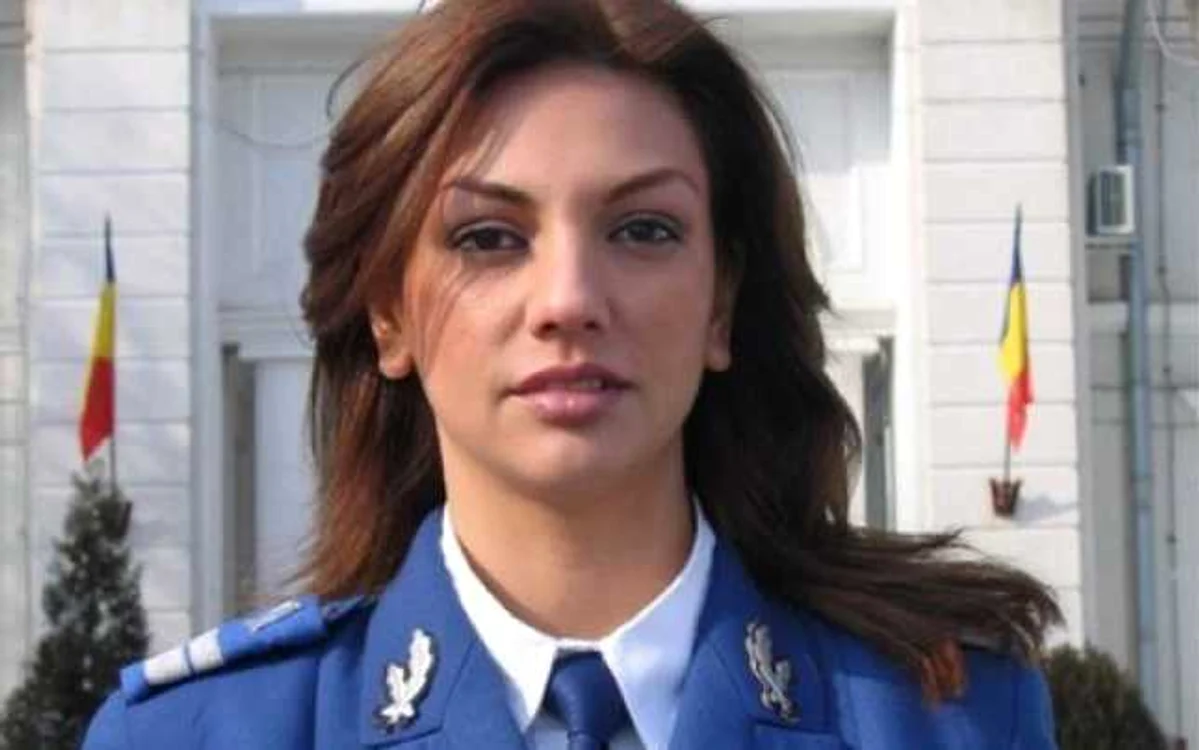Tânara din imagine este pe primul loc în topul celor mai frumoase femei în uniformă din toată lumea FOTO wonderslist.com