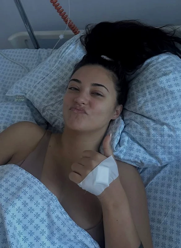 Antonia a ajuns la spital după Aquafilling foto: Facebook 