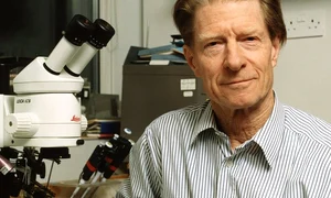 Gurdon John in lab 854x1024 854x800 jpg