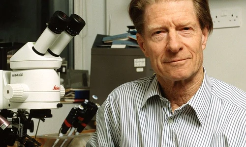 Gurdon John in lab 854x1024 854x800 jpg