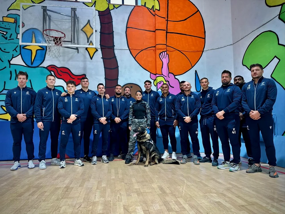 Rugbyștii români, la Colegiul Național „Mihai Viteazul” - FOTO: FRR