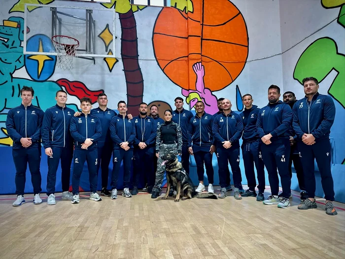 Rugbyștii români, la Colegiul Național „Mihai Viteazul” - FOTO: FRR