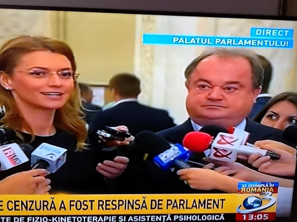 Moţiunea de cenzură a fost respinsă, Alina Gorghiu râde!