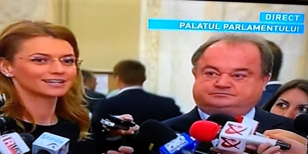 Moţiunea de cenzură a fost respinsă