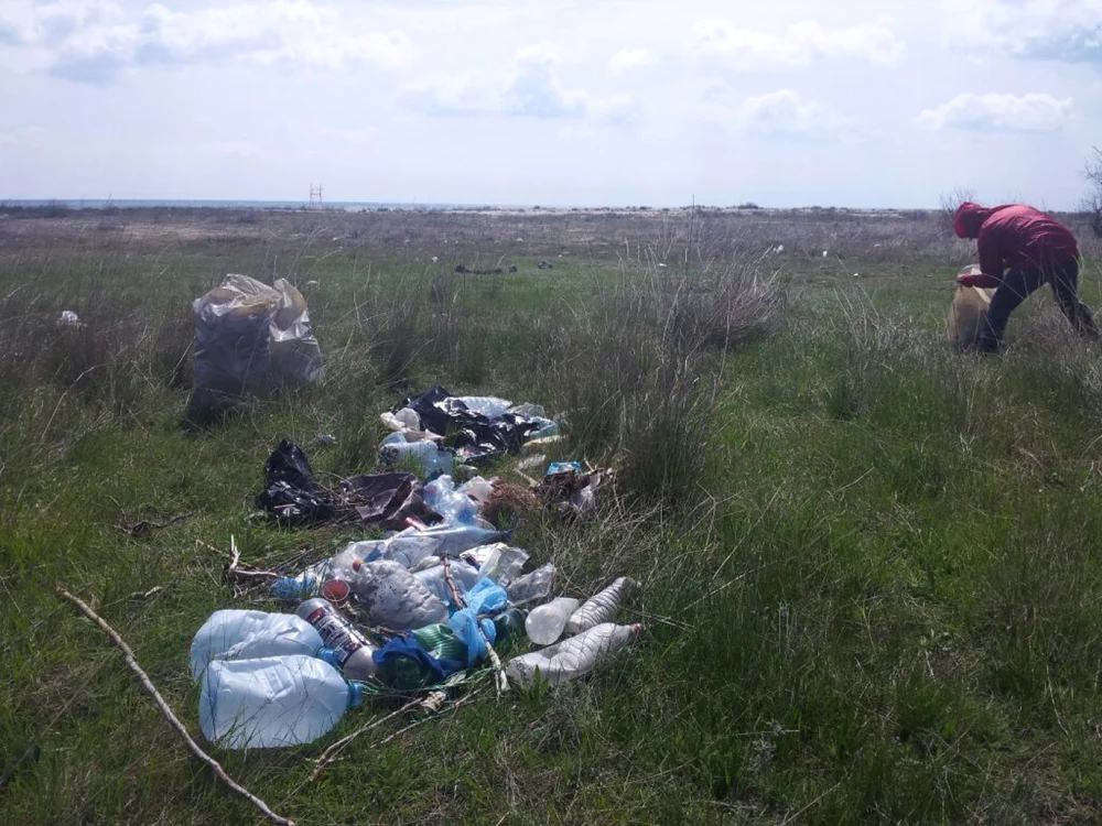 Localnicii care arunca gunoiul risca amenzi intre 200 si 400 de lei. Foto arhiva Adevarul