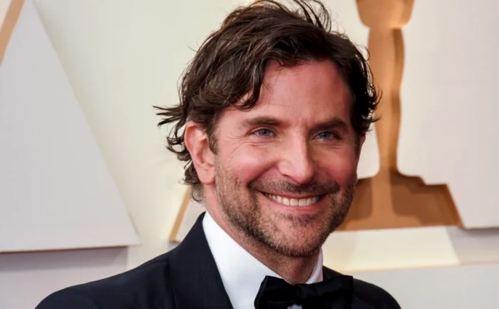 Bradley Cooper se scufundă în apă rece în fiecare dimineață