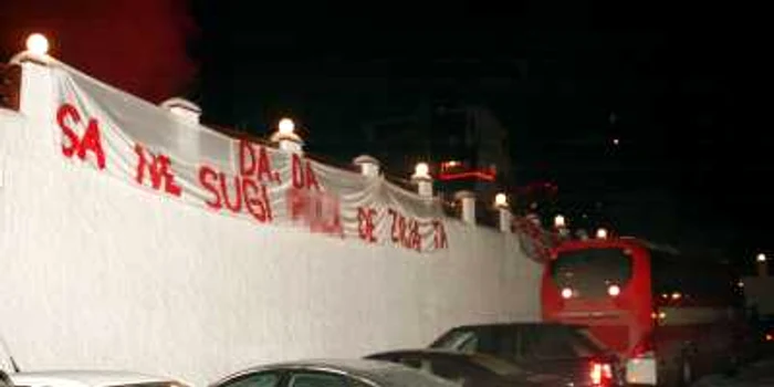 Borcea nu a scăpat nici de ziua lui de furia suporterilor