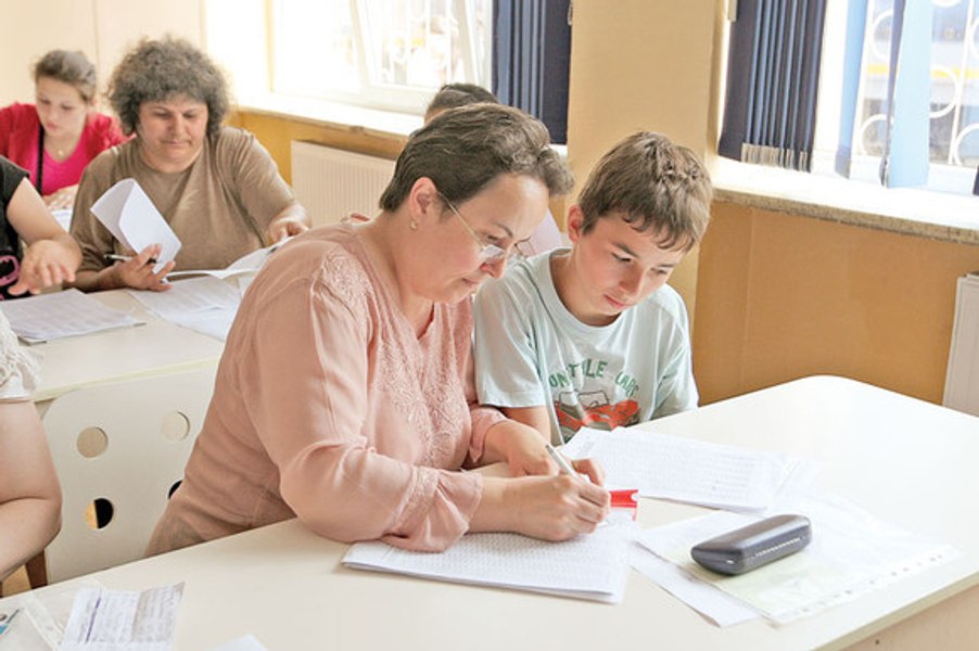 O profesoară de română propune desființarea liceelor „de fițe”: „S-ar reduce nepotismele”