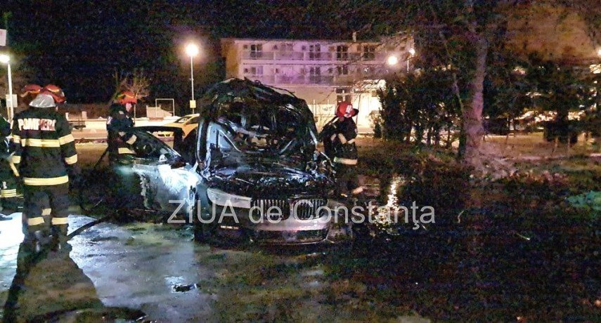 Autoturismul ecologic al lui George Bosânceanu a ars în parcarea Hotelului Histria din Mamaia. Autoturismul ecologic al lui George Bosânceanu a ars în parcarea Hotelului Histria din Mamaia.