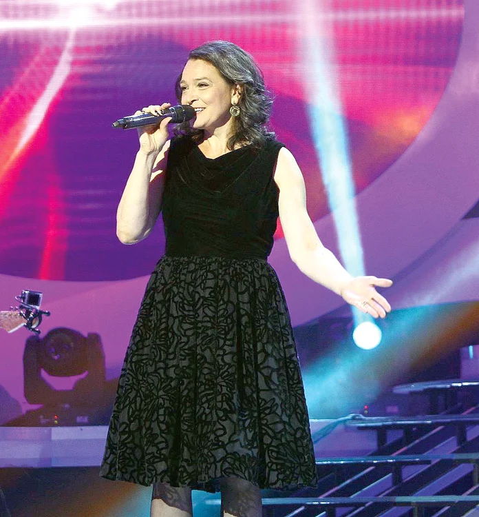 1984. Ileana Șipoteanu (49 de ani) a debutat la Mamaia în 1986 și tot de atunci face echipă cu compozitorul Dumitru Lupu, care i-a devenit soț în 1993