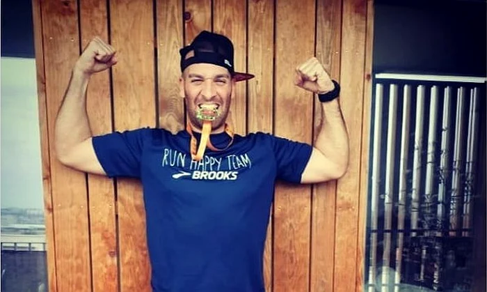 Elisha Nochomovitz anunță că va încerca să doboare recordul la ”maraton în balcon”Foto: Facebook/ElishaNochomovitz