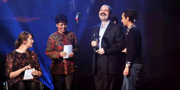 Radu Vasile - informaticianul nevăzător din Constanţa premiat la Gala persoanelor cu dizabilităţi 2014 Foto Fundaţia Cartea Călătoare