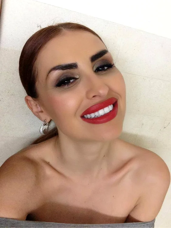 
    Roxana Sîrbu a profitat de vizita de urgență făcută la stomatolog pentru a-și albi și dințiifoto: arhiva personală  