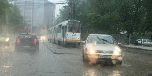 Meteorologii au anunţat vreme rea în următorarele două zile foto:arhivă