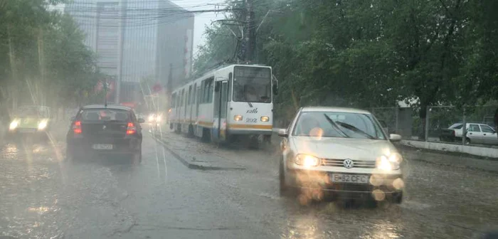 Meteorologii au anunţat vreme rea în următorarele două zile foto:arhivă