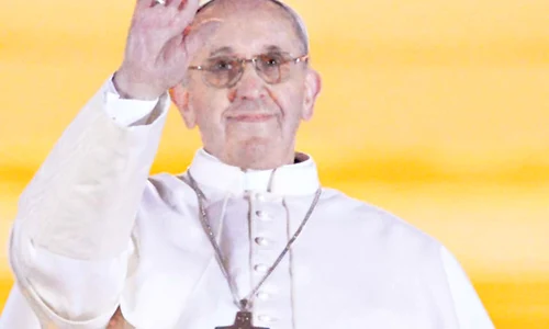 Mii de oameni au  aşteptat ieri să îl  mai vadă iar pe  Papa Francisc I jpeg